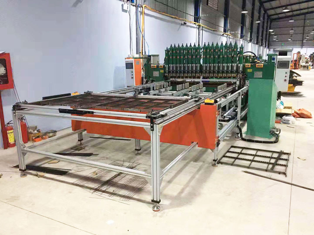 Machine de soudure industrielle de Gantry Type Row de soudeuse de tache de fréquence variable 150KVA
